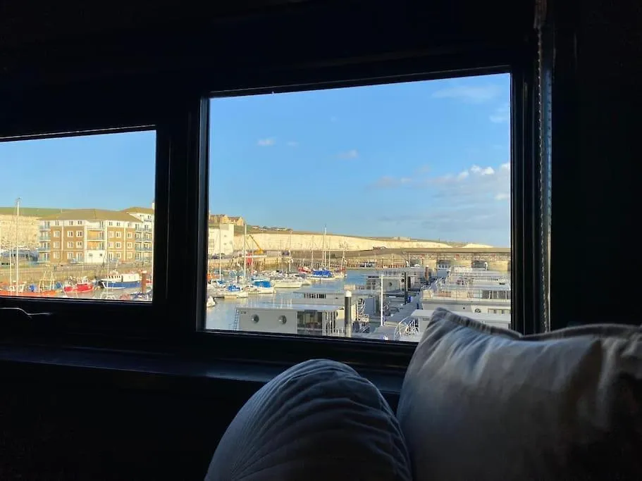 Apartment Seascape - Floating Home At Brighton Marina With Free Parking