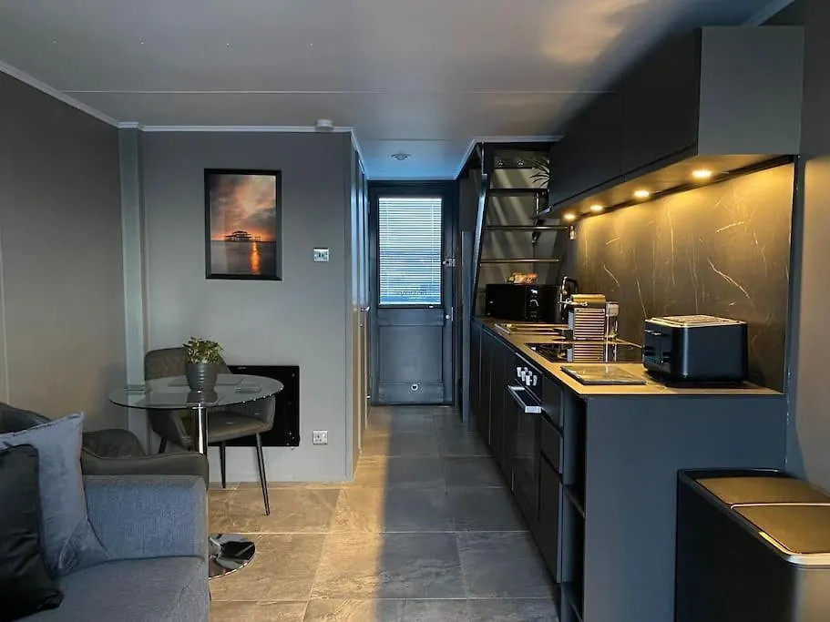 Seascape - Floating Home At Brighton Marina With Free Parking United Kingdom