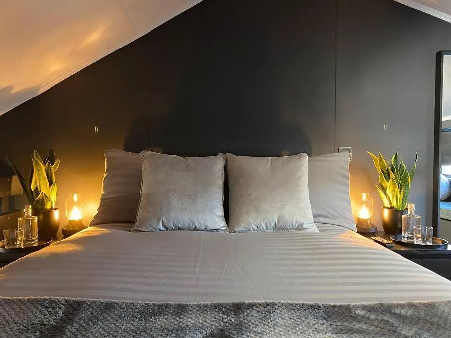 Seascape - Floating Home At Brighton Marina With Free Parking 0*,  United Kingdom