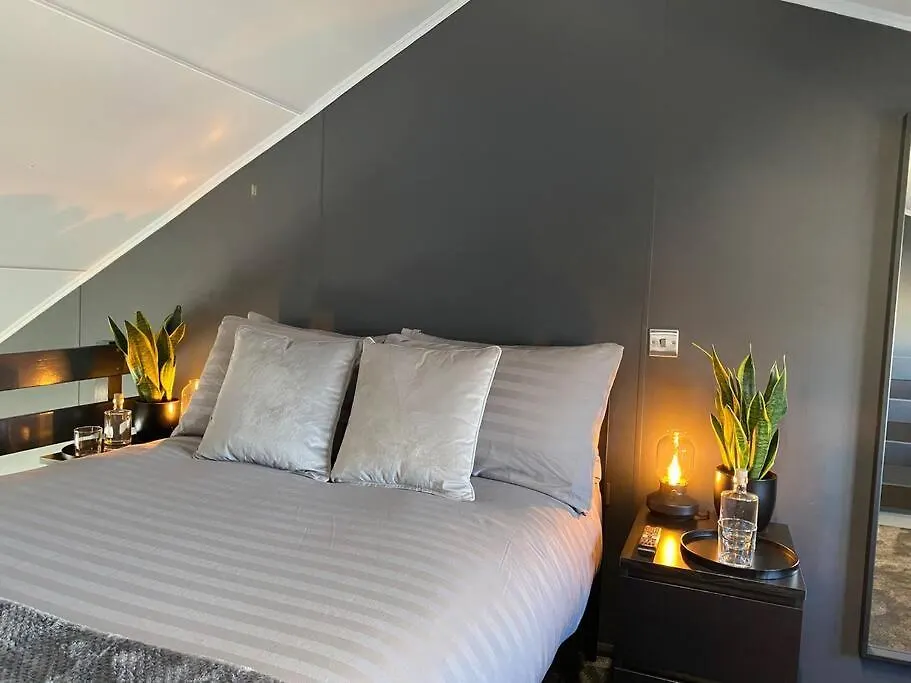 Apartment Seascape - Floating Home At Brighton Marina With Free Parking United Kingdom