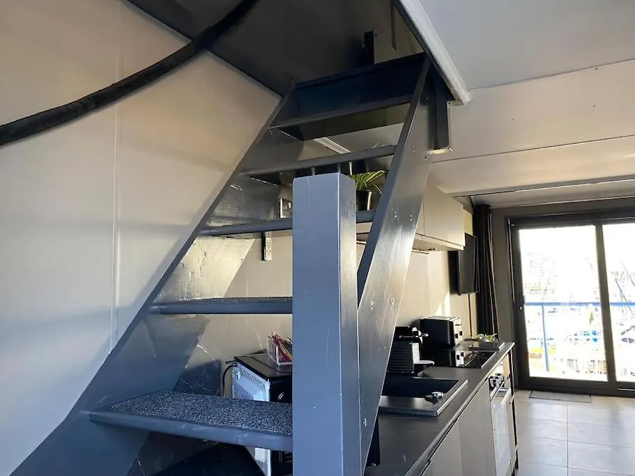 Seascape - Floating Home At Brighton Marina With Free Parking 0*,