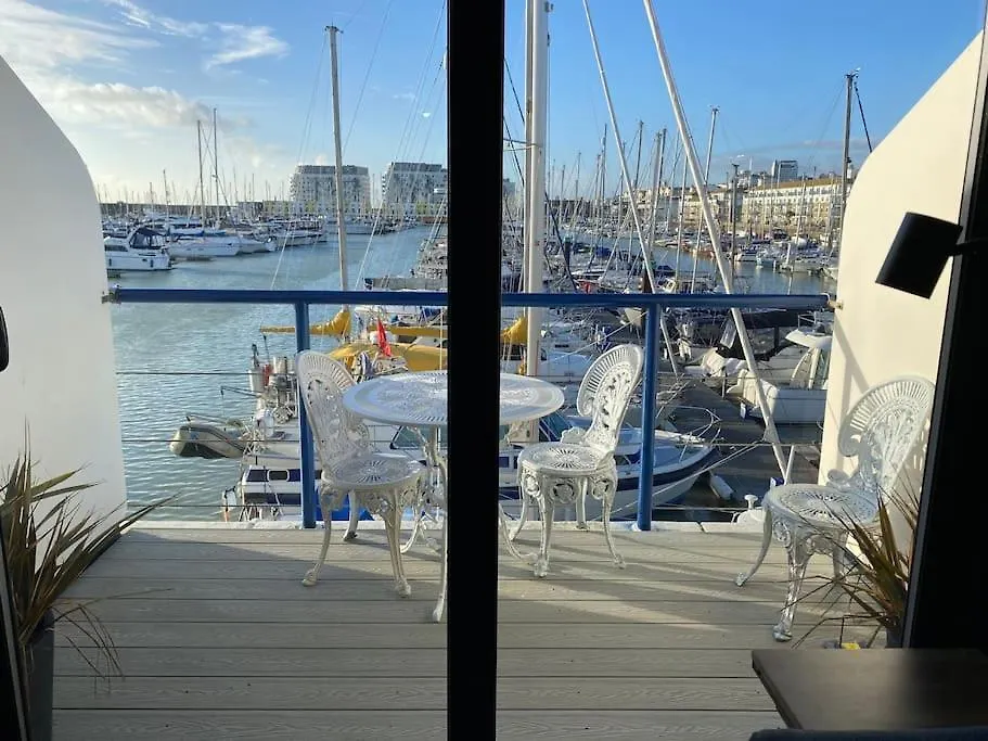 Seascape - Floating Home At Brighton Marina With Free Parking