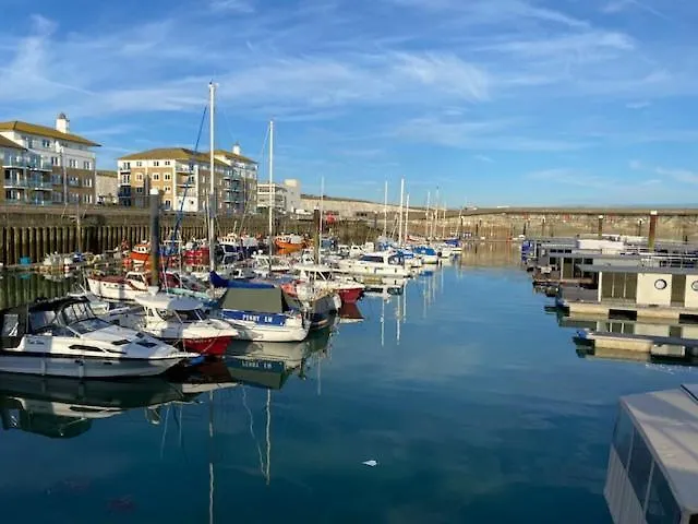 Seascape - Floating Home At Brighton Marina With Free Parking Apartment