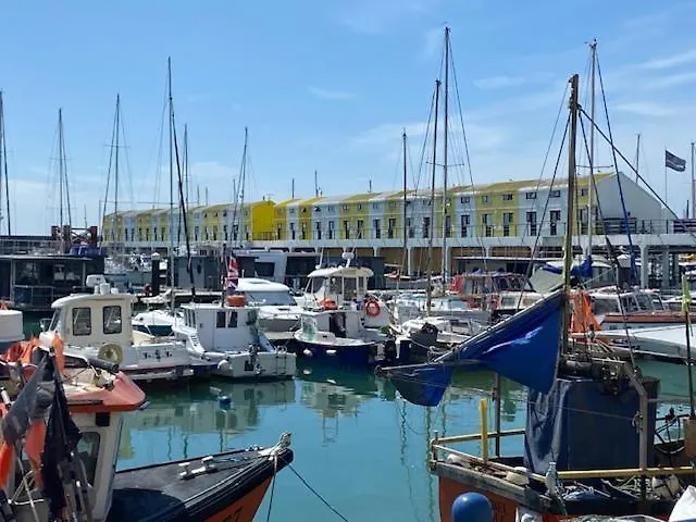 Seascape - Floating Home At Brighton Marina With Free Parking United Kingdom